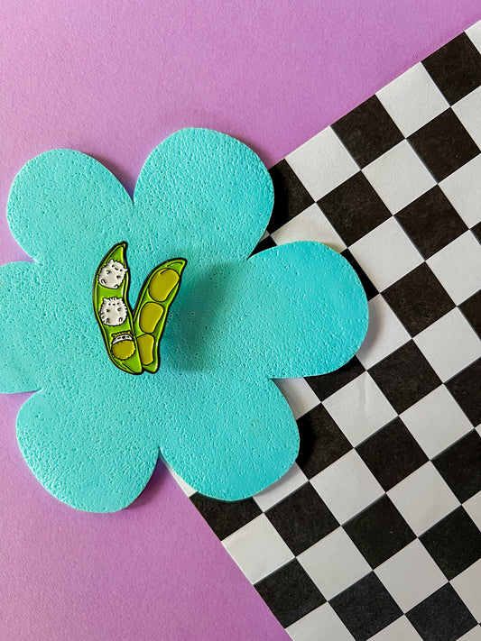 Pea Pod Kitten  | Enamel Pin